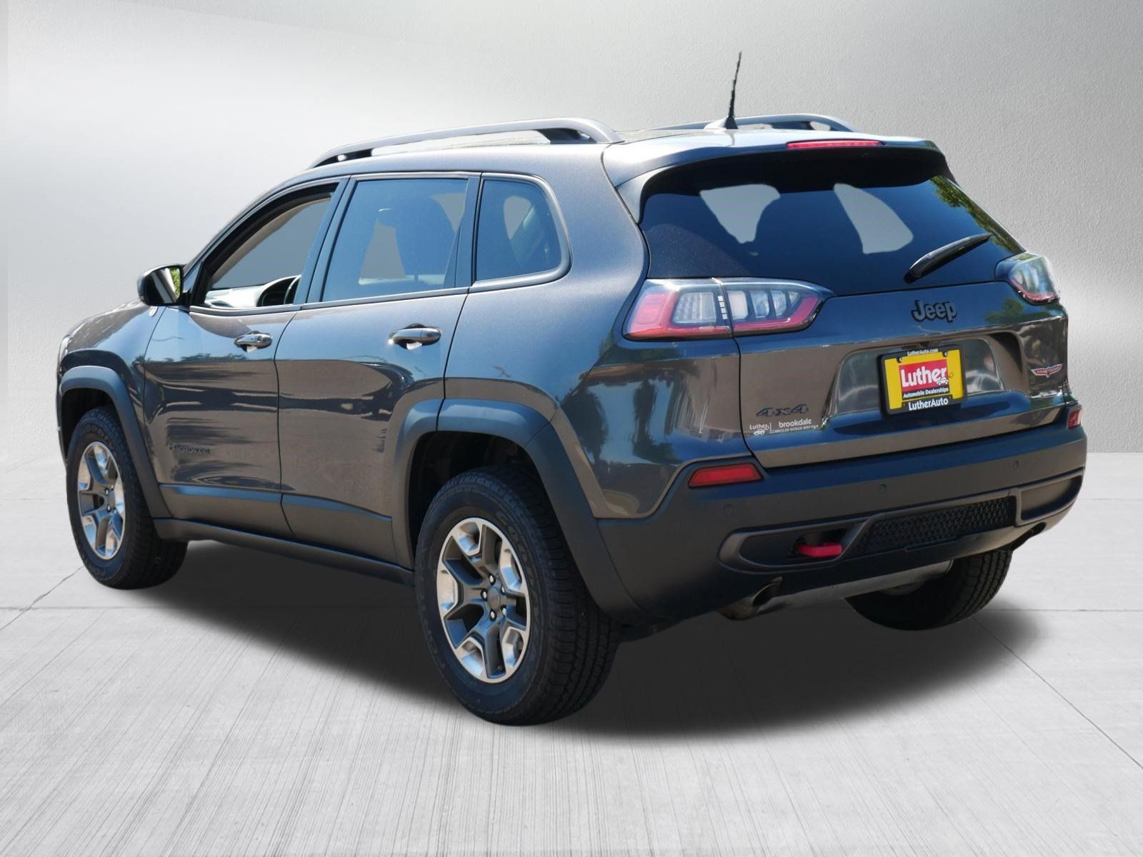 Used 2019 Jeep Cherokee Trailhawk AWD/4WD image 5
