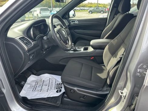 Used 2021 Jeep Grand Cherokee Laredo image 12