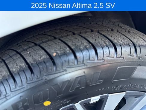 Used 2025 Nissan Altima 2.5 SV FWD image 27