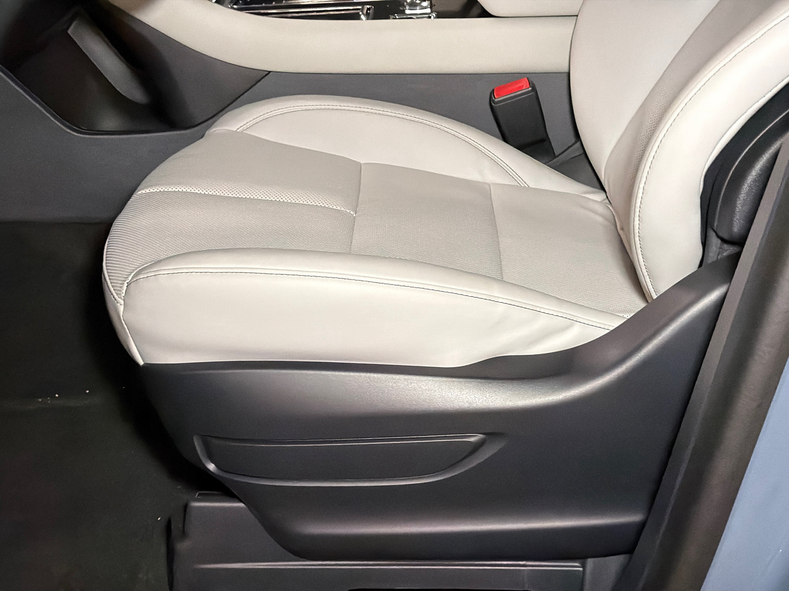 New 2027 Lincoln Aviator AWD image 18