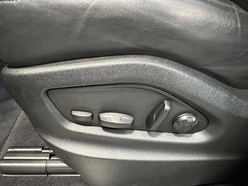 Used 2022 Porsche Cayenne Platinum Edition image 19