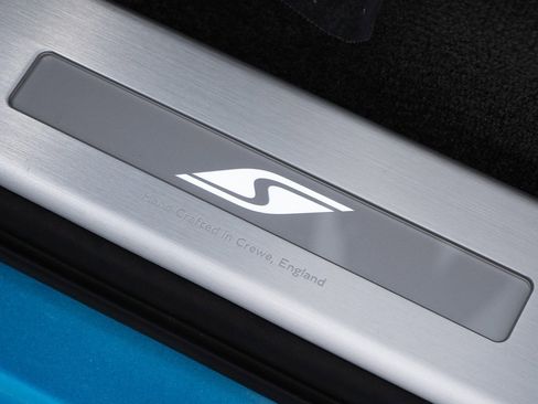 Certified 2025 Bentley Bentayga image 13