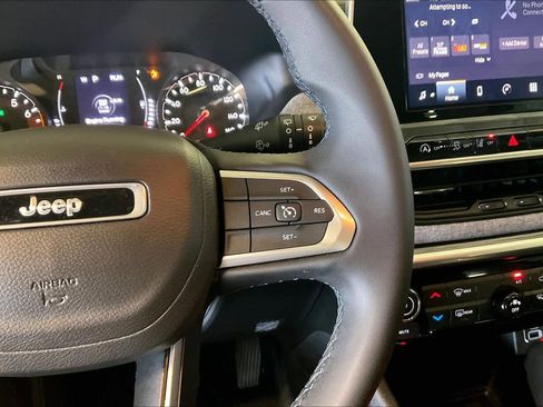 Used 2022 Jeep Compass Latitude FWD image 22