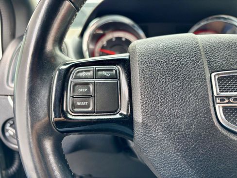 Used 2018 Dodge Grand Caravan SE FWD image 14