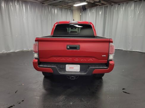 Used 2022 Toyota Tacoma TRD Sport image 7