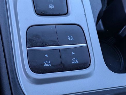 Used 2023 Ford Explorer XLT image 31