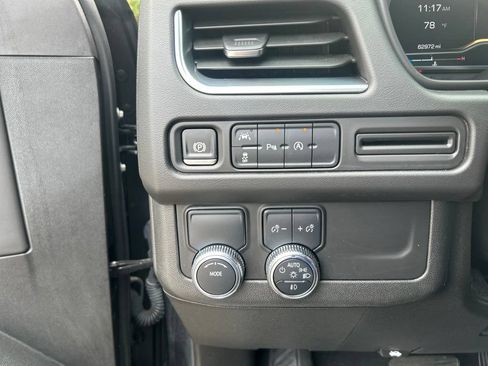 Used 2024 GMC Yukon SLT RWD image 25