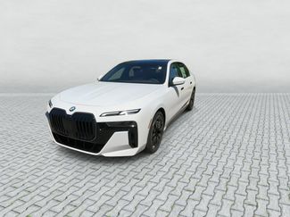 Used 2026 BMW 760i xDrive w/ Luxury Rear Seating Package AWD/4WD video 3
