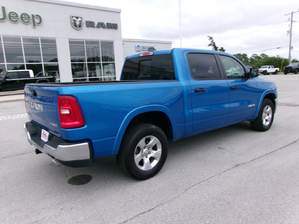 Used 2025 RAM 1500 Big Horn AWD/4WD image 3