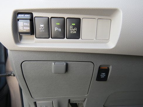 Used 2015 Toyota Sienna XLE Premium image 19