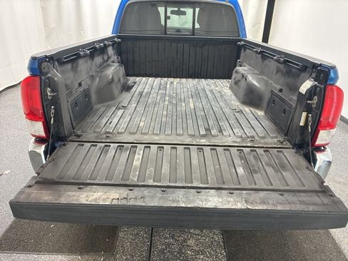 Used 2017 Toyota Tacoma SR5 image 6