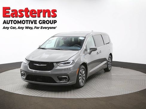 Used 2022 Chrysler Pacifica Touring-L FWD image 55