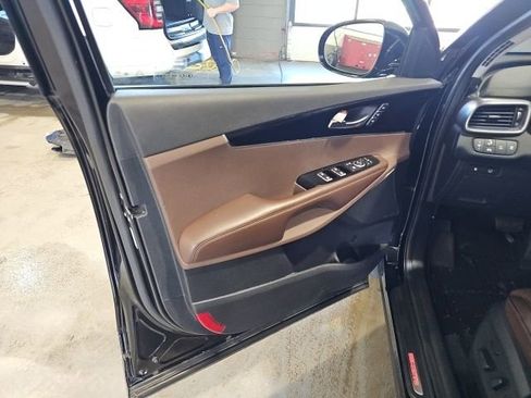 Used 2019 Kia Sorento SX w/ SX Touring Package image 10