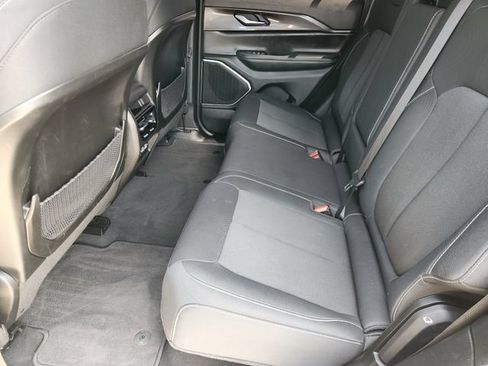 Used 2022 Jeep Grand Cherokee Laredo w/ Luxury Tech Group I AWD/4WD image 30