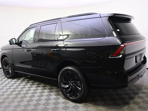 New 2026 Lincoln Navigator Reserve AWD/4WD image 3