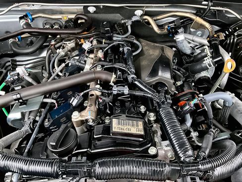 Certified 2025 Toyota Tacoma TRD Off-Road image 32