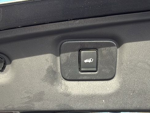 Used 2020 Nissan Pathfinder SL image 26