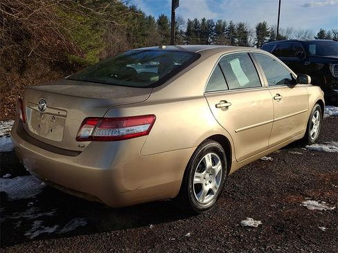 Used 2010 Toyota Camry LE image 6