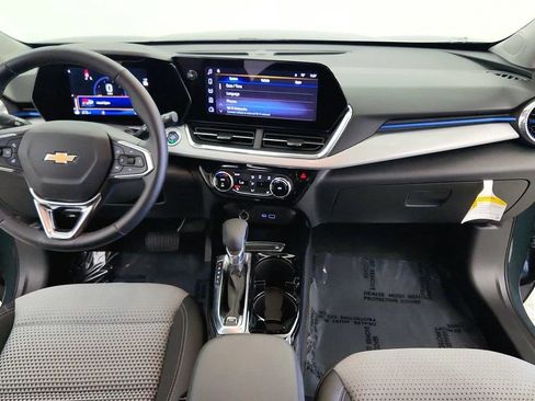 Used 2025 Chevrolet Trax LT w/ Driver Confidence Package FWD image 26