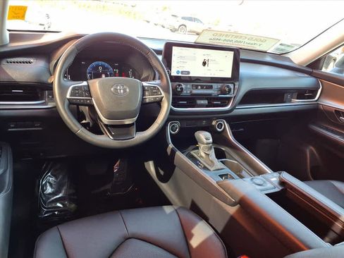 Certified 2025 Toyota Grand Highlander XLE image 9