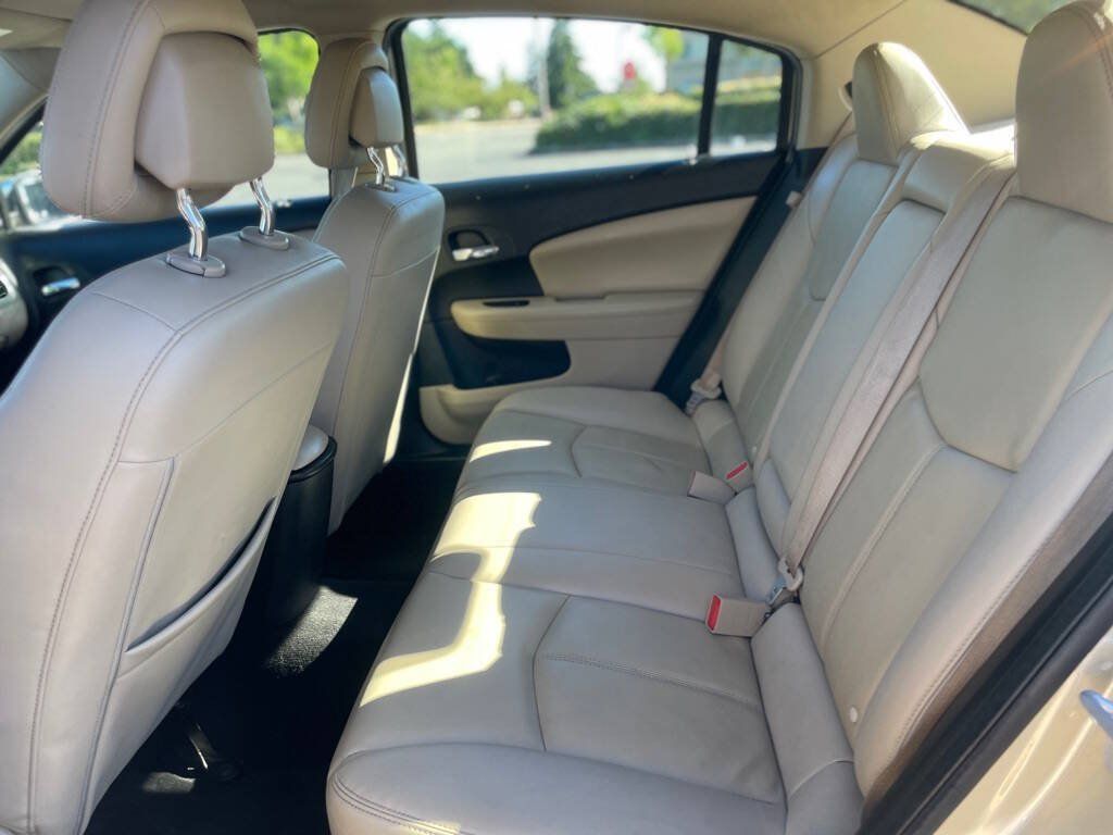 Used 2011 Chrysler 200 Limited FWD image 17