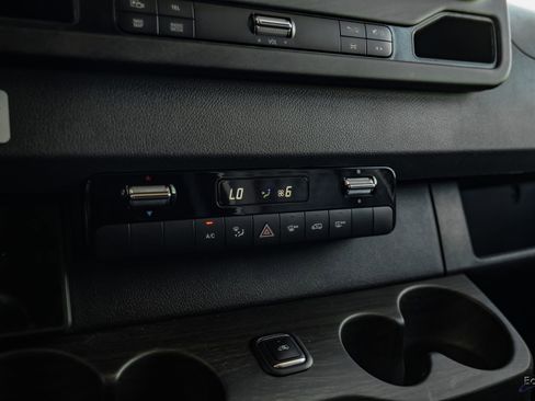 Used 2021 Mercedes-Benz Sprinter 3500 w/ Comfort Plus Package image 44