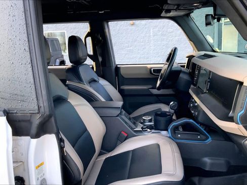 Used 2023 Ford Bronco Wildtrak image 8