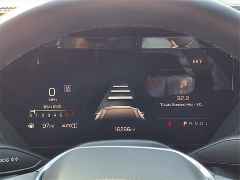 Used 2025 GMC Yukon Denali w/ Sun & Power Step Package image 29