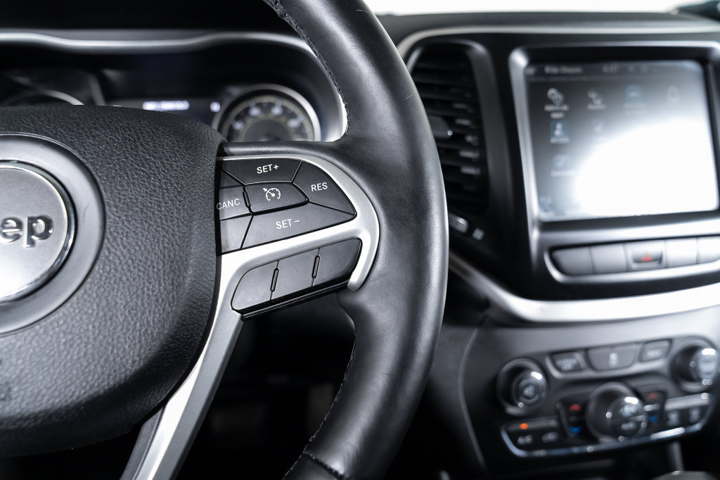 Used 2014 Jeep Cherokee Limited AWD/4WD image 28