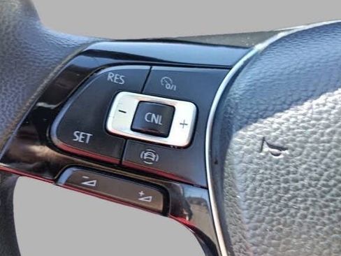 Used 2021 Volkswagen Tiguan S image 19