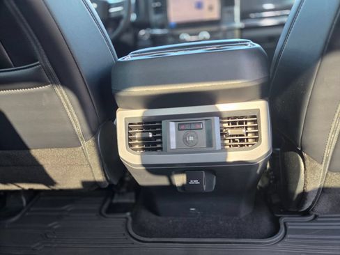 Used 2025 Ford F250 Lariat w/ Lariat Ultimate Package AWD/4WD image 12