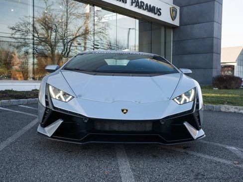 Used 2023 Lamborghini Huracan Tecnica image 3
