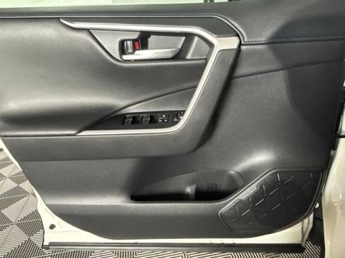 Used 2021 Toyota RAV4 XSE AWD/4WD image 17