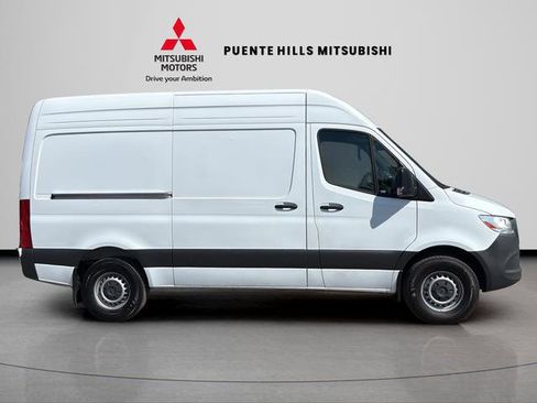 Used 2025 Mercedes-Benz Sprinter 2500 image 4