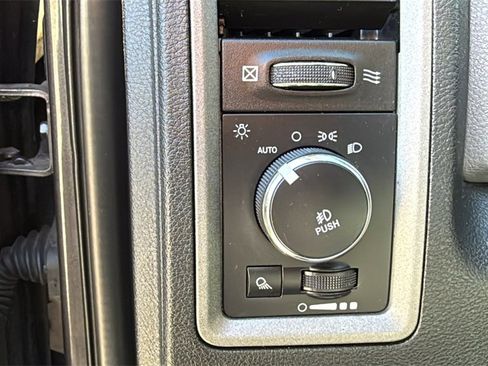 Used 2017 RAM 1500 Express image 18