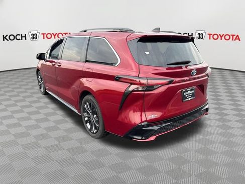 Used 2024 Toyota Sienna XSE w/ XSE Plus Package FWD image 6