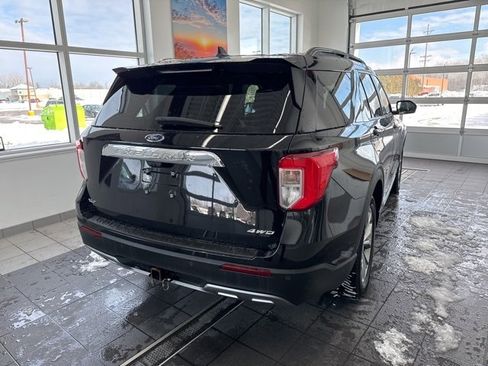 Used 2022 Ford Explorer XLT w/ Equipment Group 202A image 5
