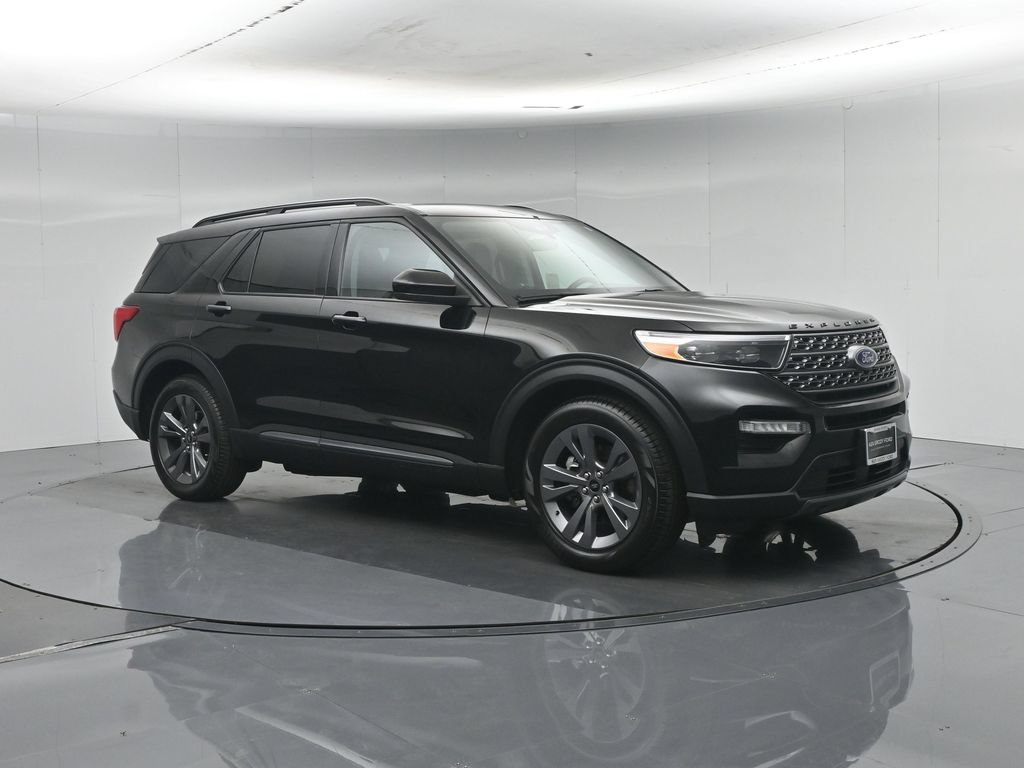 Certified 2023 Ford Explorer XLT w/ Equipment Group 202A RWD image 33