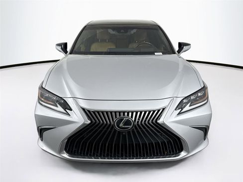 Used 2020 Lexus ES 350 Ultra Luxury w/ Accessory Package 2 FWD image 9