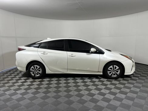 Used 2018 Toyota Prius Three w/ Advanced Technology Package FWD image 4
