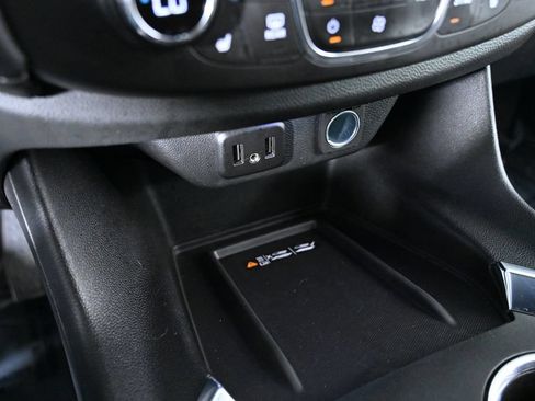 Used 2023 Chevrolet Traverse LT FWD image 19