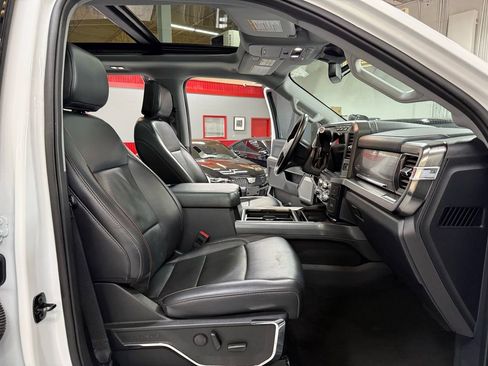 Used 2024 Ford F250 Lariat w/ Black Appearance Package image 20