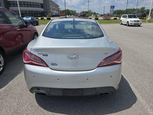 Used 2013 Hyundai Genesis 3.8 image 4
