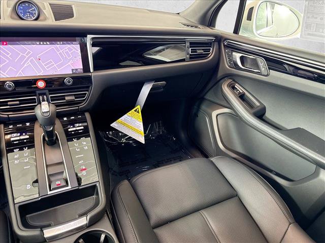 Used 2026 Porsche Macan AWD/4WD image 22