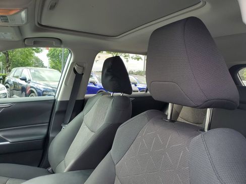 Used 2019 Toyota RAV4 XLE w/ Convenience Package FWD image 16