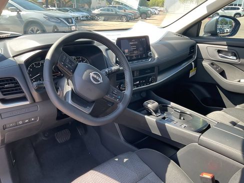 Used 2025 Nissan Rogue SV FWD image 12