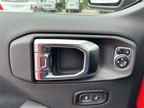 Certified 2025 Jeep Wrangler Sahara image 17