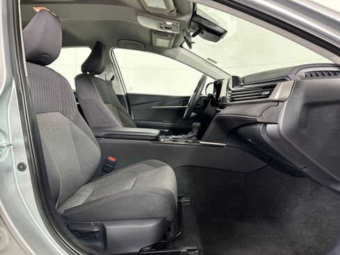 Used 2025 Toyota Camry LE image 28
