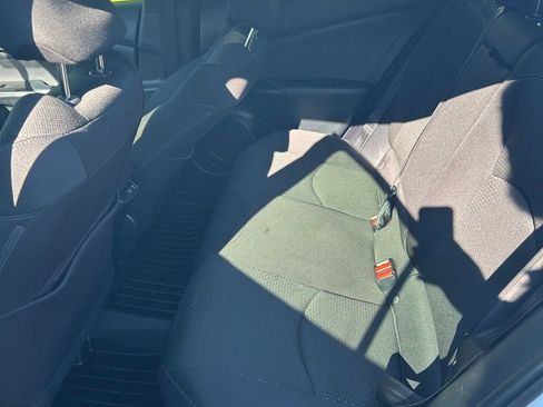 Used 2020 Toyota Prius LE image 6