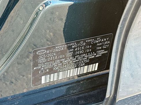 Used 2025 Genesis G70 2.5T image 32